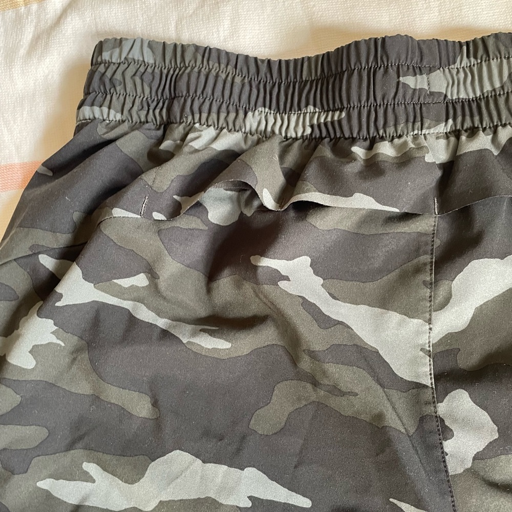 EUC Athleta Mesh Racer Running Short - Picture 8 of 8